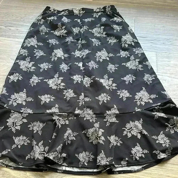 𝅺vanity  Fair | Vintage black floral maxi skirt - Picture 9 of 10